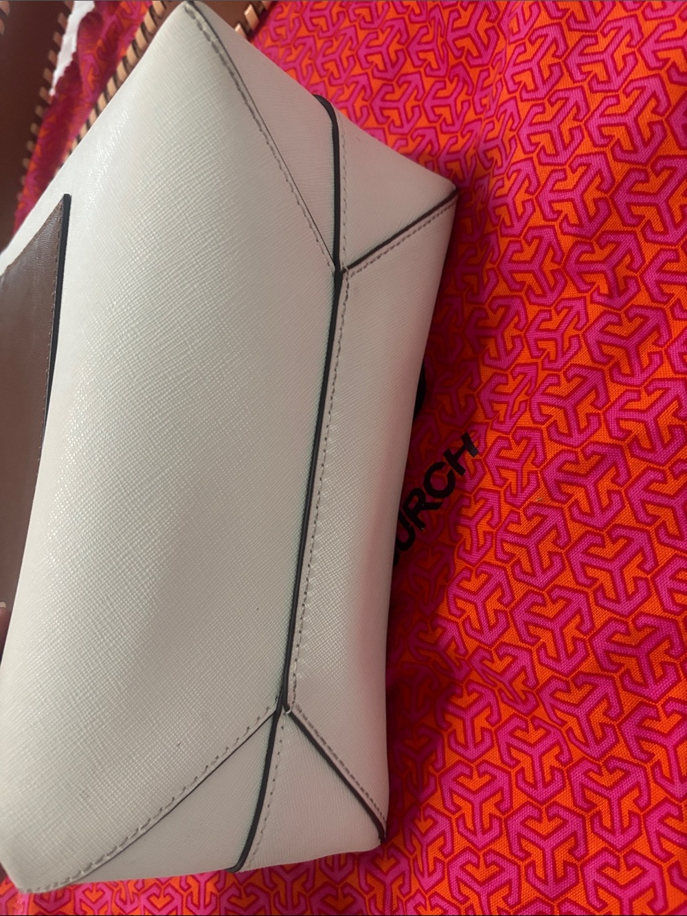 Tory Burch Emerson Bucket Bag - Picture 4 of 8